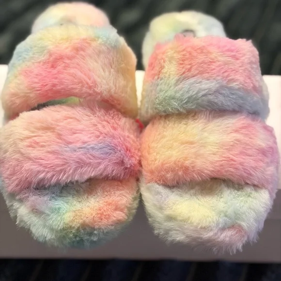 Soda Pastel Fuzzy Slippers - Picture 2 of 5